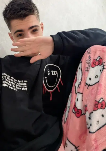 Рома из Стаханова, мне 20, познакомлюсь для вирта