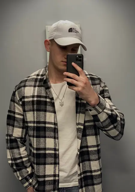 Я Назар, 25 років, знайомлюсь для приємного проведення часу у Рівному