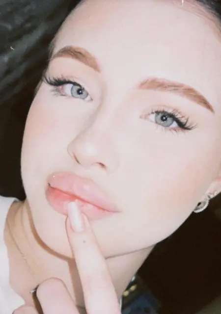 Ангелина из Амстердама, мне 18, познакомлюсь на одну ночь