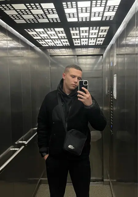 Kirill з Кривого Рогу, мені 23 років, познайомлюсь для приємного проведення часу