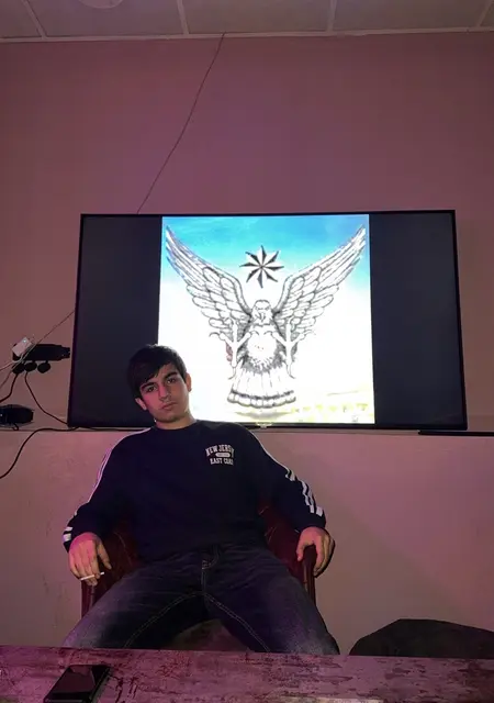 Я Tik, 18, из Еревана, ищу знакомства без обязательств