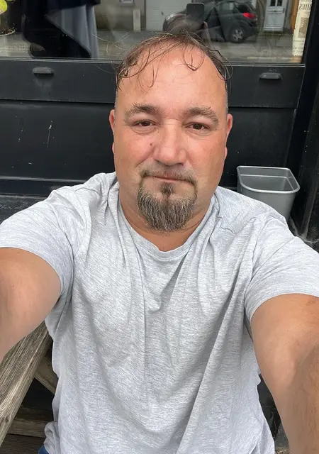 Ludovic из Лилля, ищу на сайте знакомства на одну ночь