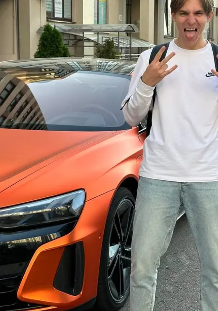 Я Кирилл, 18, из Бреста, ищу знакомства без обязательств