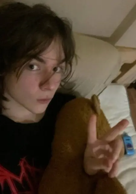 Я Илья, 18, из Бобруйска, ищу знакомства на одну ночь