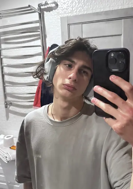 Gregory из Шарм-эль-шейха, мне 21, познакомлюсь для приятного времяпровождения