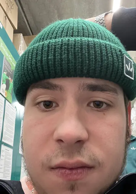 Я Артём, 18, из Амстердама, ищу знакомства на одну ночь