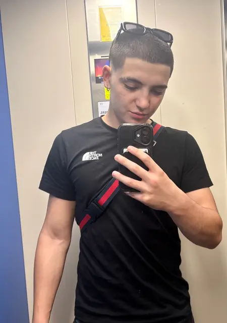 Soy Aimar, 18 años, conociéndome para lío de una noche en Madrid