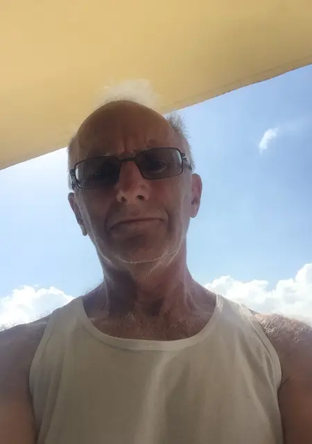 Я Михаил, 71 років, знайомлюсь для постійних стосунків у Києві