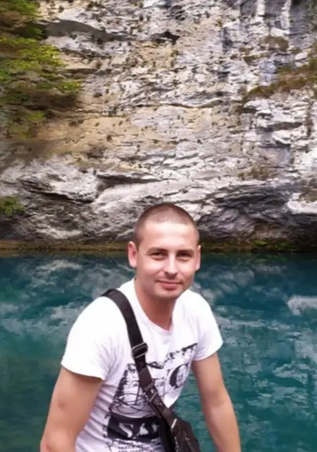 Я Николай, 35, из Донецка, ищу знакомства без обязательств