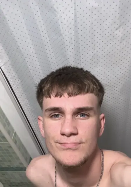 Soy Ale, 19 años de Huelva, busco conocer gente para conversación virtual