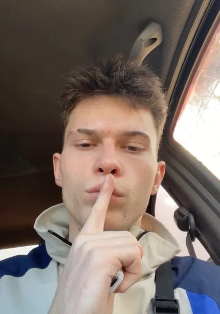 Я Макс, 21, из Житомира, ищу знакомство для приятного времяпровождения