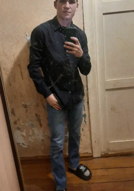 Я Сергей Белоусов, 18, из Минска, ищу знакомства на одну ночь