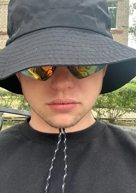 Я Артём, 18, из Гомеля, ищу знакомства без обязательств