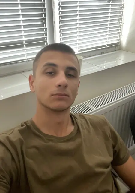 Руслан из Броваров, ищу на сайте знакомства на одну ночь