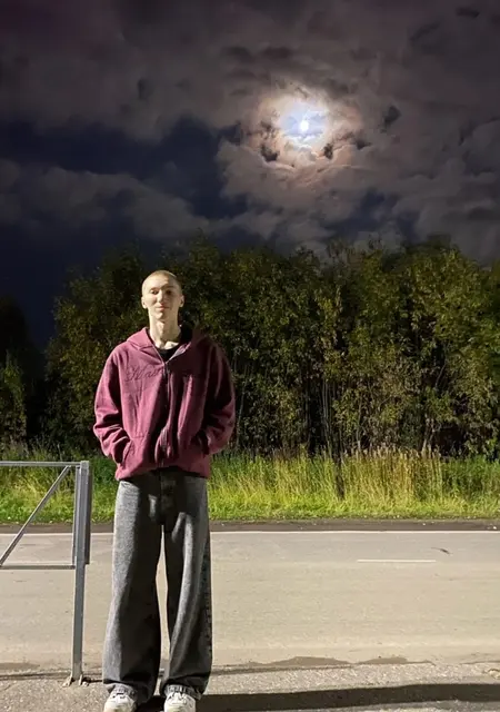 Богдан из Берлина, мне 18, познакомлюсь без обязательств