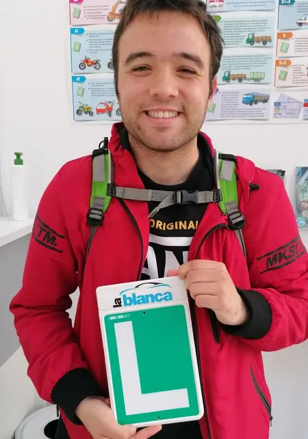Soy Ertupolo, 25 años de La Coruña, busco conocer gente para conversación virtual