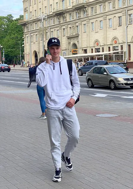 Я Валентин, 24, знакомлюсь для постоянных отношений в Бобруйске