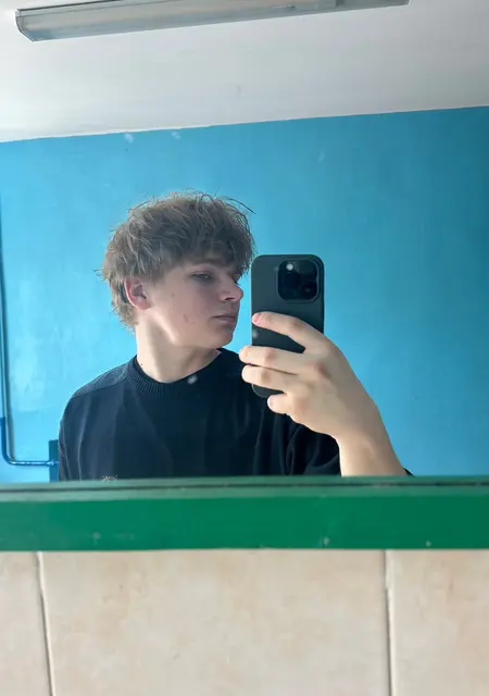 Я Илья, 18, из Гомеля, ищу знакомства на одну ночь