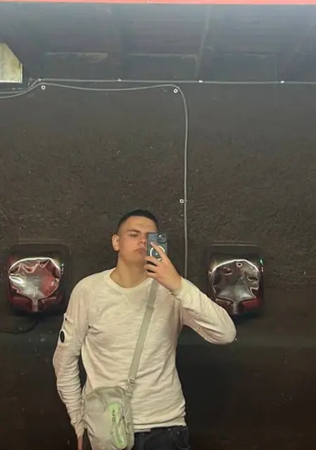 Я Maksim, 19 років, знайомлюсь без зобов'язань у Мелітополі