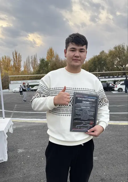 Я Азёка, 24, из Бишкека, ищу знакомство для открытые отношения