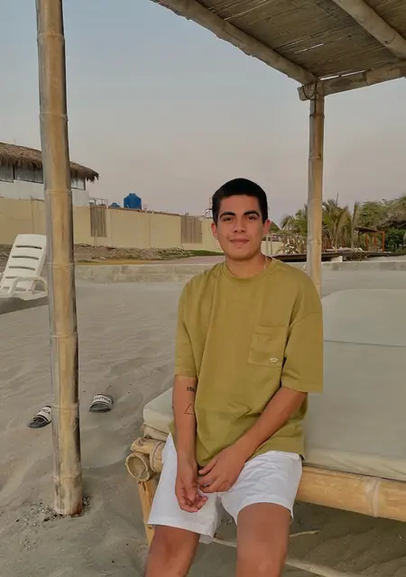 Sebastian из Лимы, мне 25, познакомлюсь для вирта