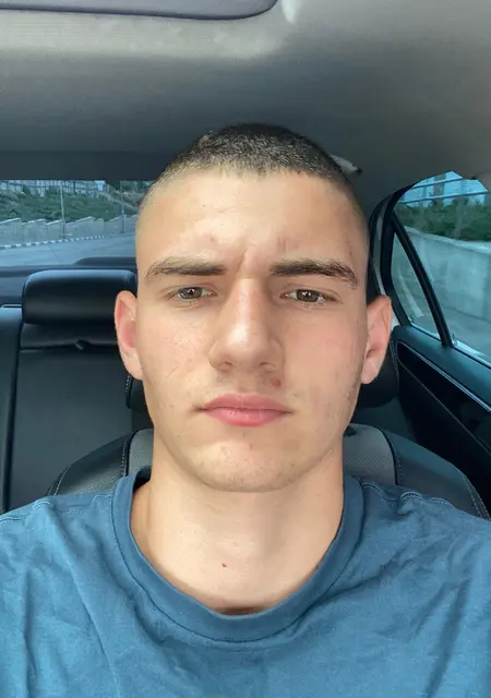 Нікіта з Кропивницького, мені 20 років, познайомлюсь на одну ніч