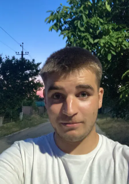 Yurii из Вишеу-де-Сус, мне 19, познакомлюсь без обязательств