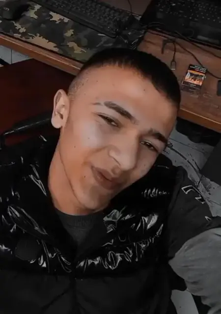 Я Emre, 20, знакомлюсь без обязательств в Эдессущих