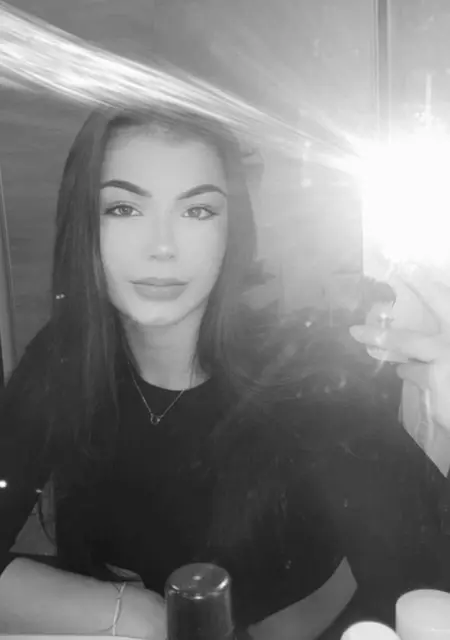 Я Laura, 19, знакомлюсь для вирта в Праге