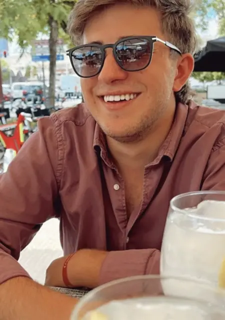 Soy Manuel, 23 años, conociéndome para relación sin ataduras en Sevilla