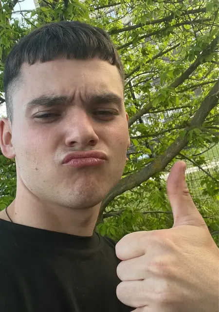 Я Ярослав, 20, знакомлюсь без обязательств в Василькове