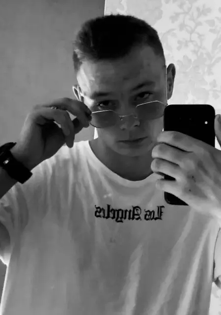 Игорь з Дніпра, мені 21 років, познайомлюсь без зобов'язань