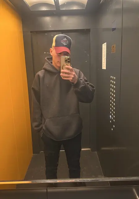 Я Кирилл, 26, знакомлюсь для общения в Салониках