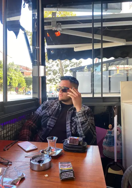 Я Eren, 18, из Анталии, ищу знакомства без обязательств