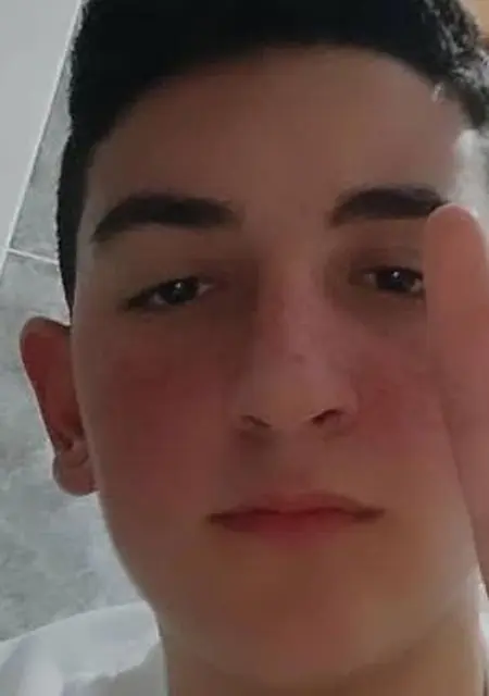 I'm Mert, 21, looking to meet for one-night stand in Rotherham