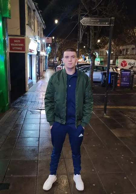 Я Михаил, 20, из Варшавы, ищу знакомства без обязательств