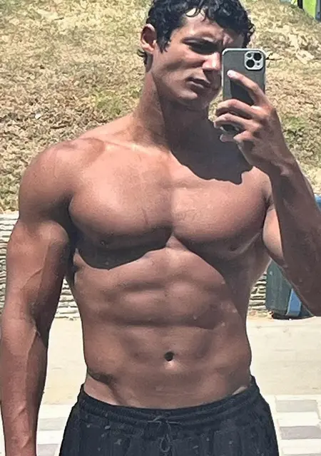 Mike из Дубая, мне 24, познакомлюсь на одну ночь