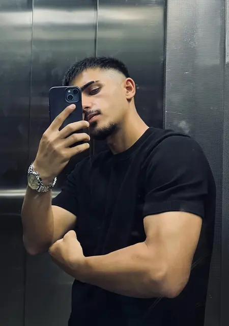 Я Berkay, 23, знакомлюсь на одну ночь в Анталии