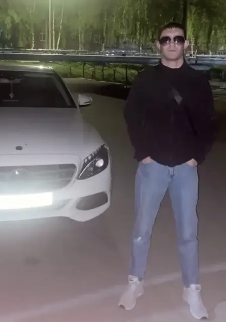 Я Рустам, 21, из Энсхеде, ищу знакомство для вирта