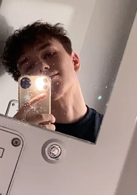 Filip из Варшавы, мне 21, познакомлюсь для вирта