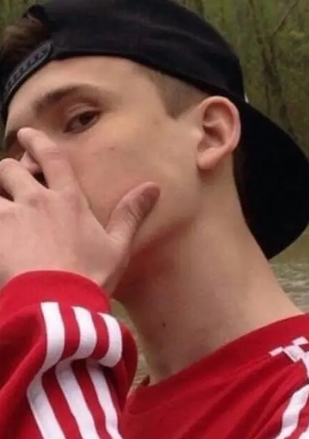 Я Валентин, 19, знакомлюсь без обязательств в Ивано-Франковске