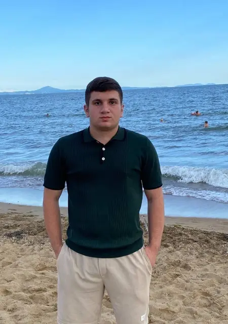 Я Оганес, 21, из Берлина, ищу знакомство для приятного времяпровождения