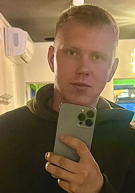 Я Сергій, 24 років з Volodymyr-Volynskyi, шукаю знайомства без зобов'язань