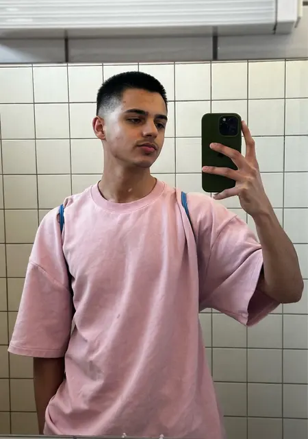 Rustam из Кельстербах, мне 18, познакомлюсь для вирта