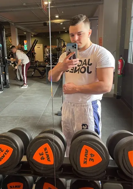 Octav из Мадрида, ищу на сайте приятное времяпровождение