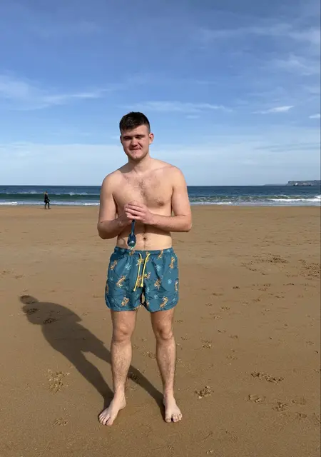 Artem de Madrid, tengo 21 años, listo para conocer para chatear