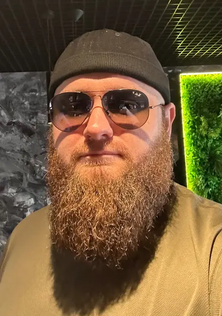 Я Олександр, 30, из Харькова, ищу знакомство для приятного времяпровождения