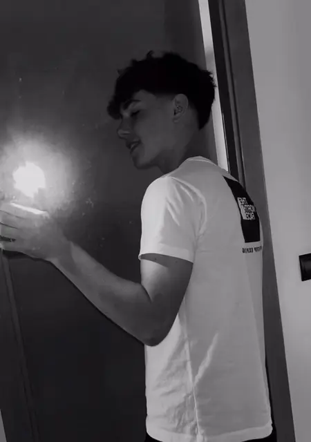 Soy Marcos, 26 años de Leganés, busco conocer gente para relación sin ataduras