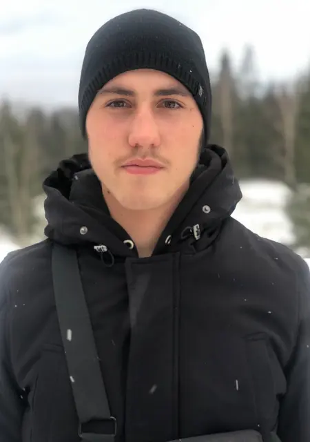 Микола з Івано-Франківська, мені 20 років, познайомлюсь для постійних стосунків