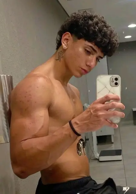 Soy Mateo, 22 años de Talavera de la Reina, busco conocer gente para relación a largo plazo